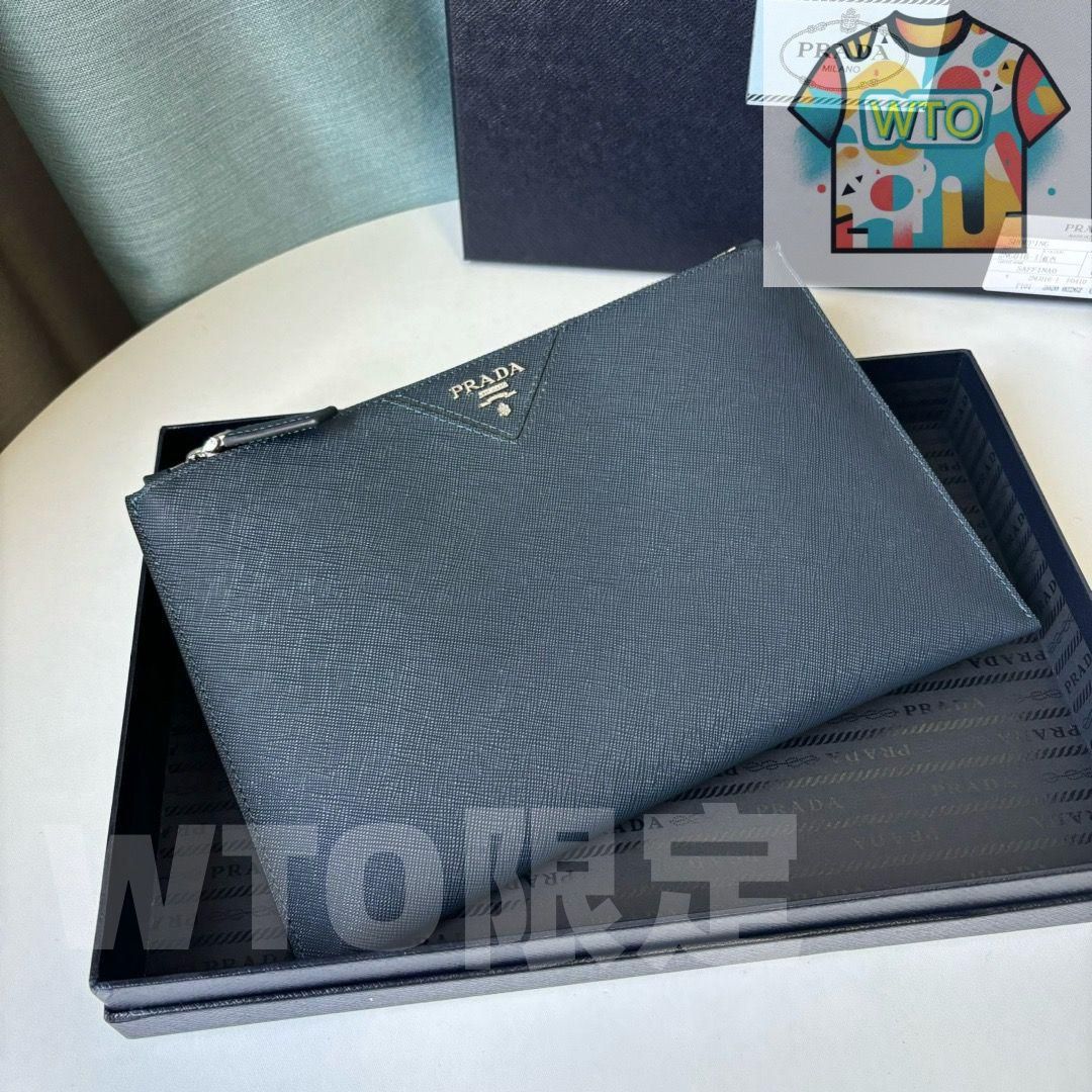 Prada プラダのクラッチバッグ 手触りが滑らか シンプルな外観｜ ｜