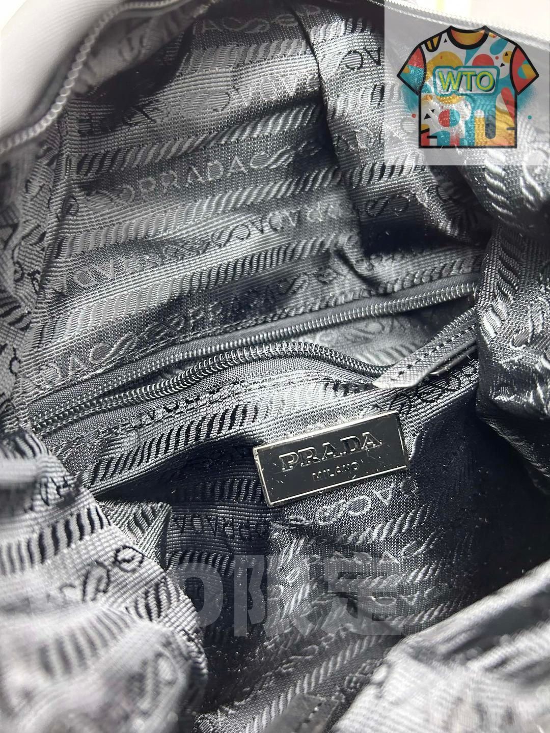  PRADA 男性用の胸ポーチ シンプルで洗練されたデザイン｜ ｜ ハンドバッグ バッグ