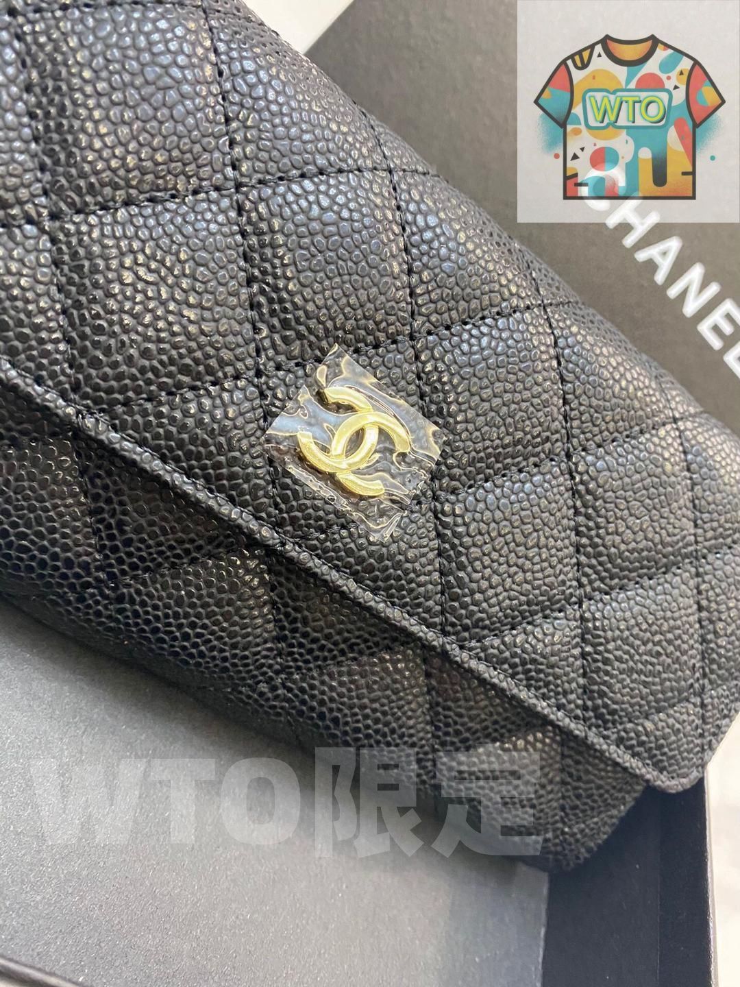 CHANELシャネルのシンプルな女性用ブラック財布｜