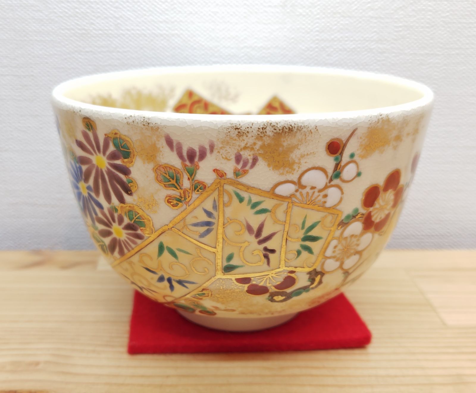 逢絢亭 茶道具 茶碗 京焼 色絵 結び草花の絵 小野山佳峰 共箱入り