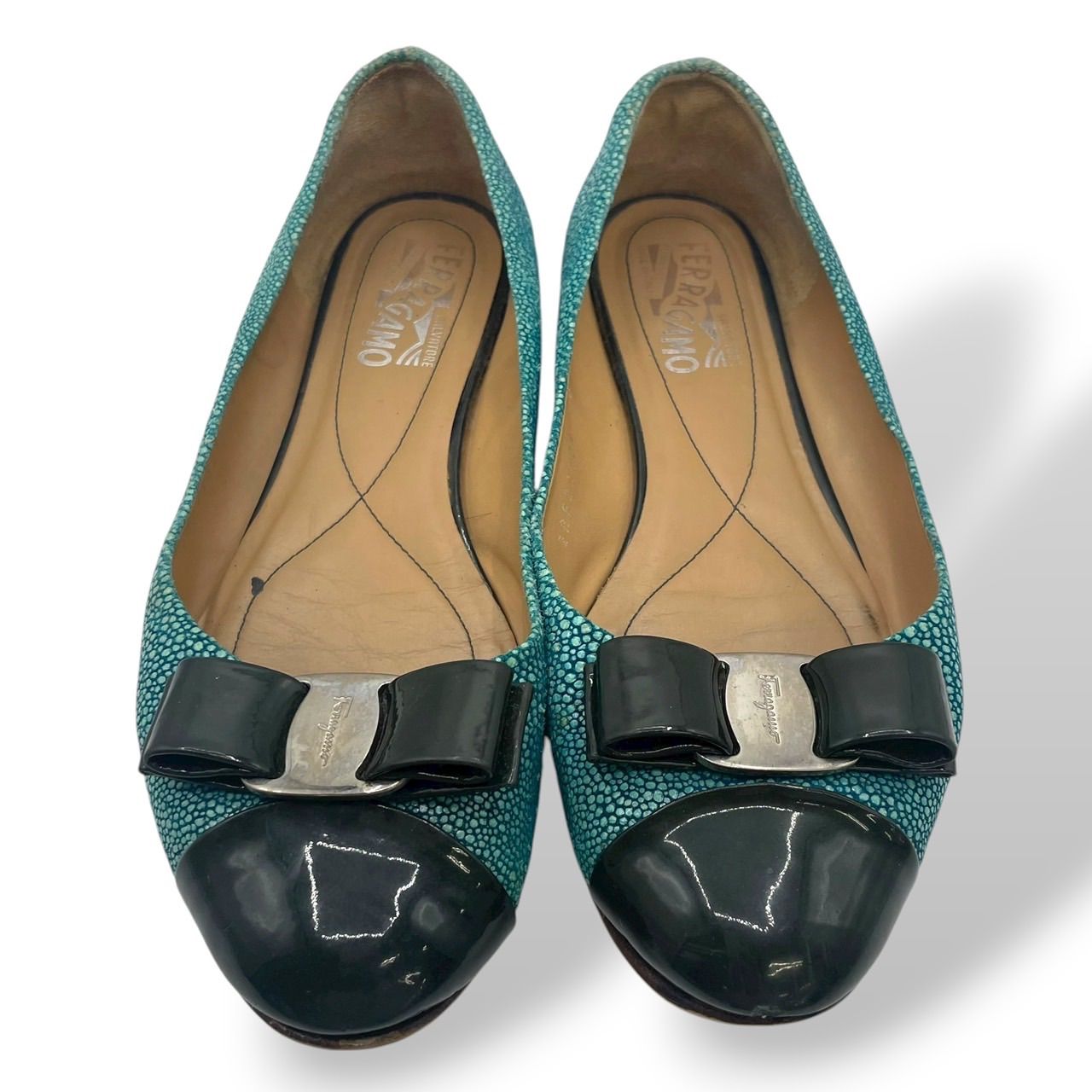 Salvatore Ferragamo サルヴァトーレフェラガモ フラットシューズ バレエシューズ ヴァラ リボン エナメル エイ革 ガルーシャ 水色 青系 サイズ7 24 cm