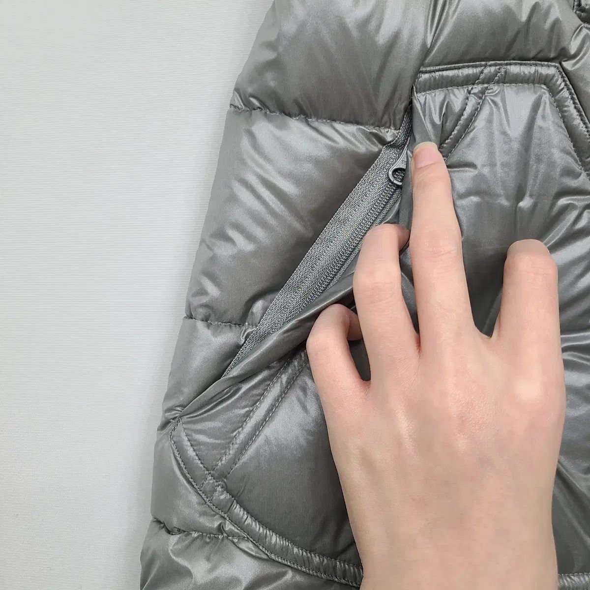 カーキグレー 2