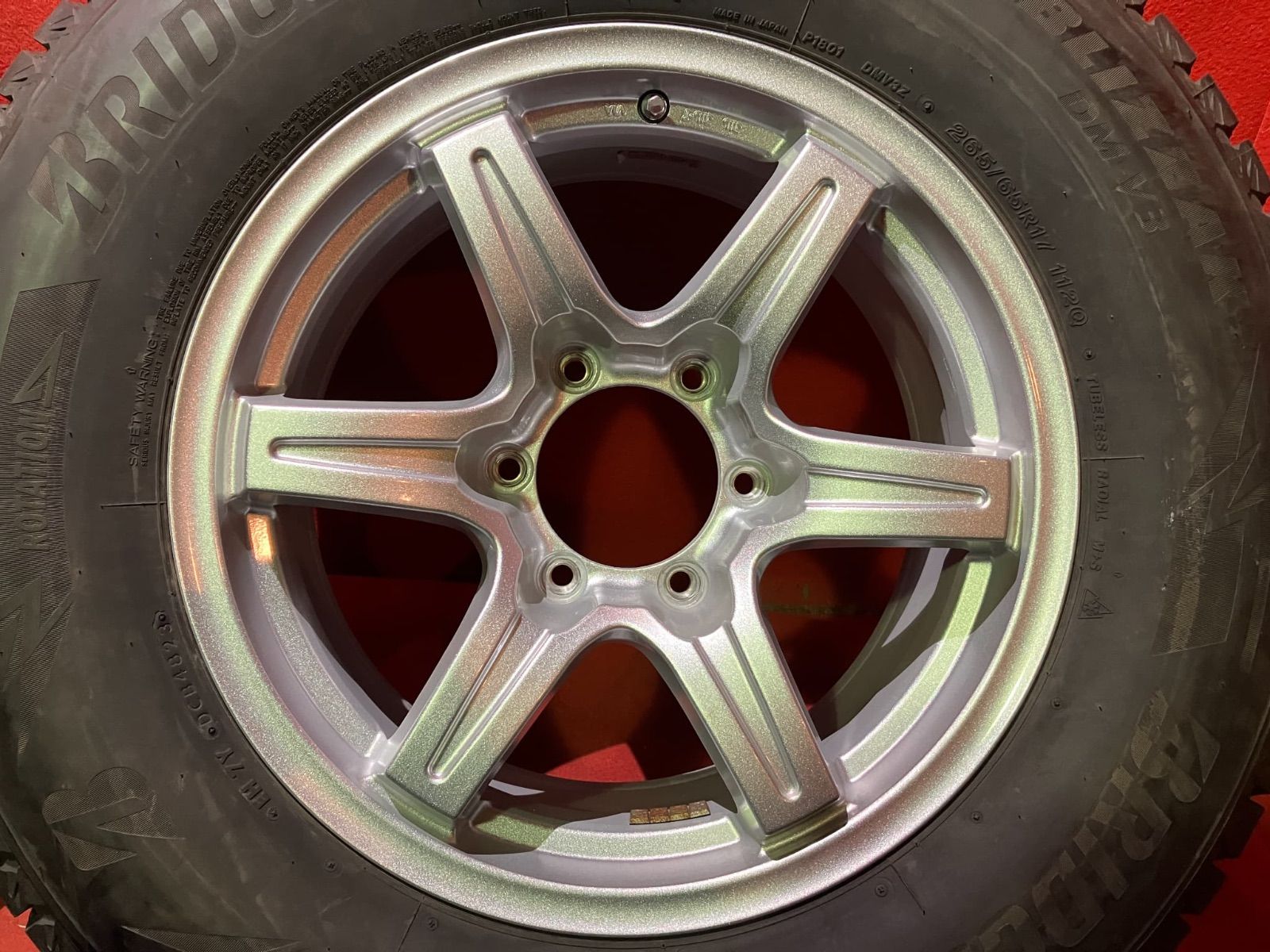 スタッドレスタイヤホイールセット 265 65 R 17 DM V 3 x 7 5 25 139 6 H hub 110 mm 社外 4本SET