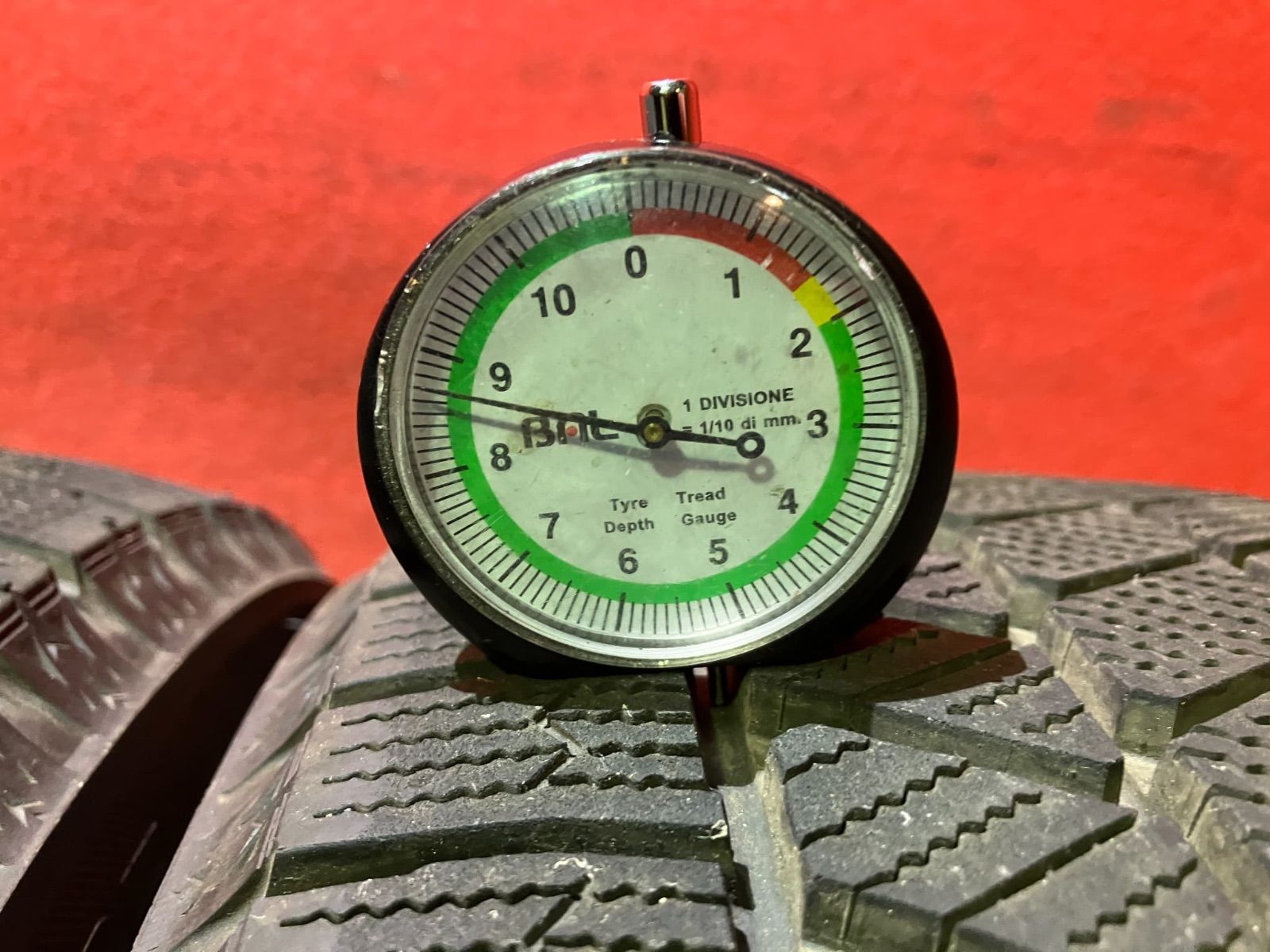 スタッドレスタイヤ 215 40 R 18 VRX 3 4本SET