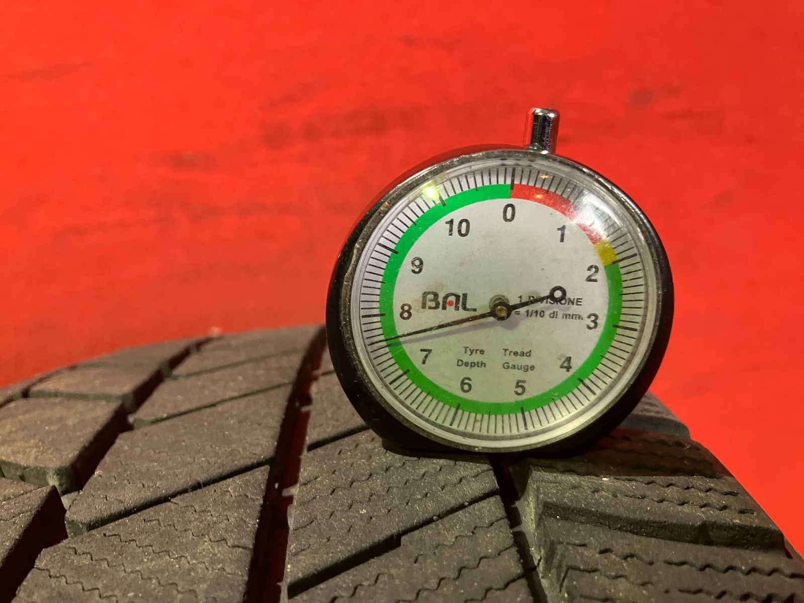 スタッドレスタイヤ 215 60 R 17 VRX 3 4本SET