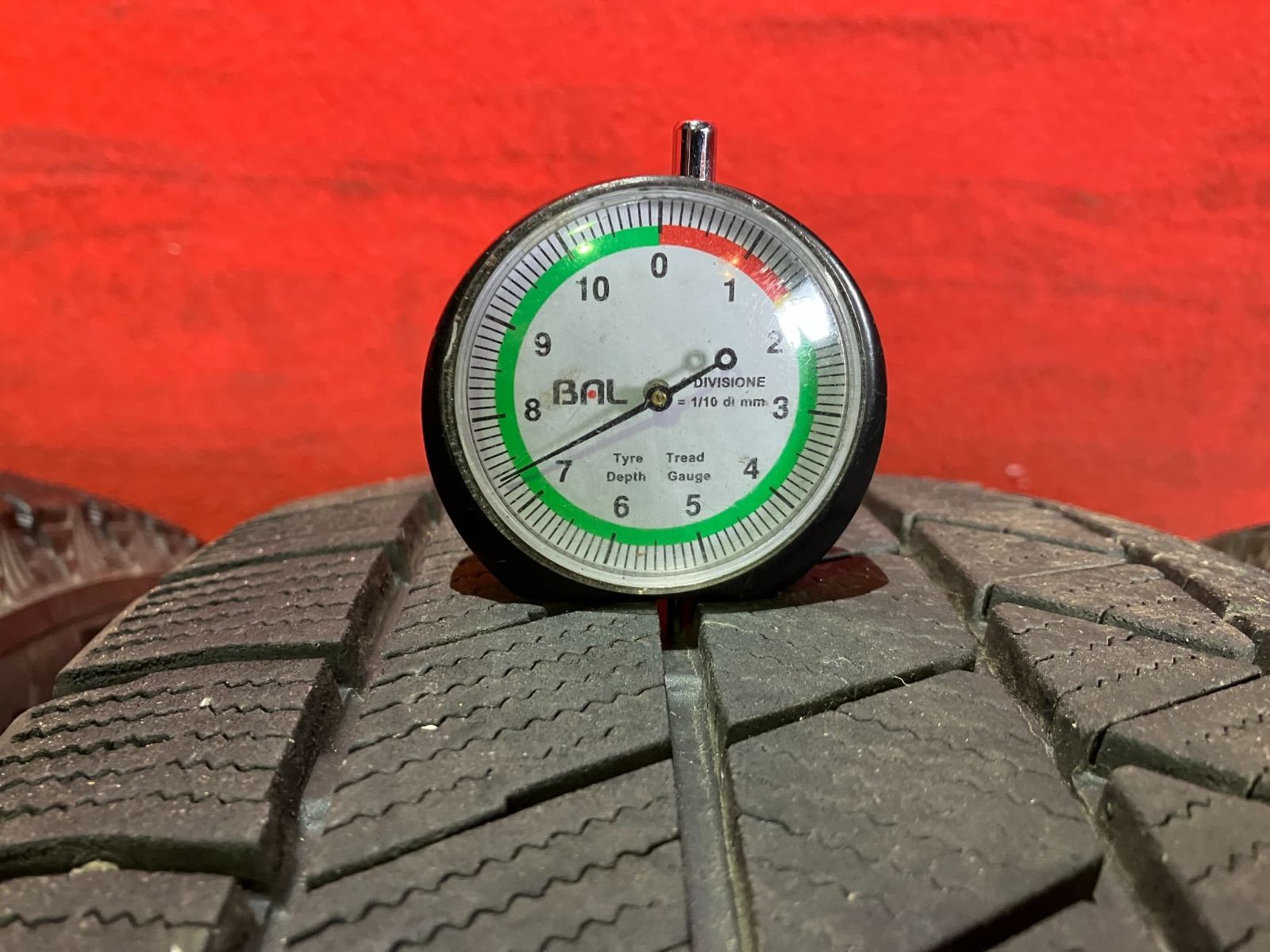 スタッドレスタイヤ 215