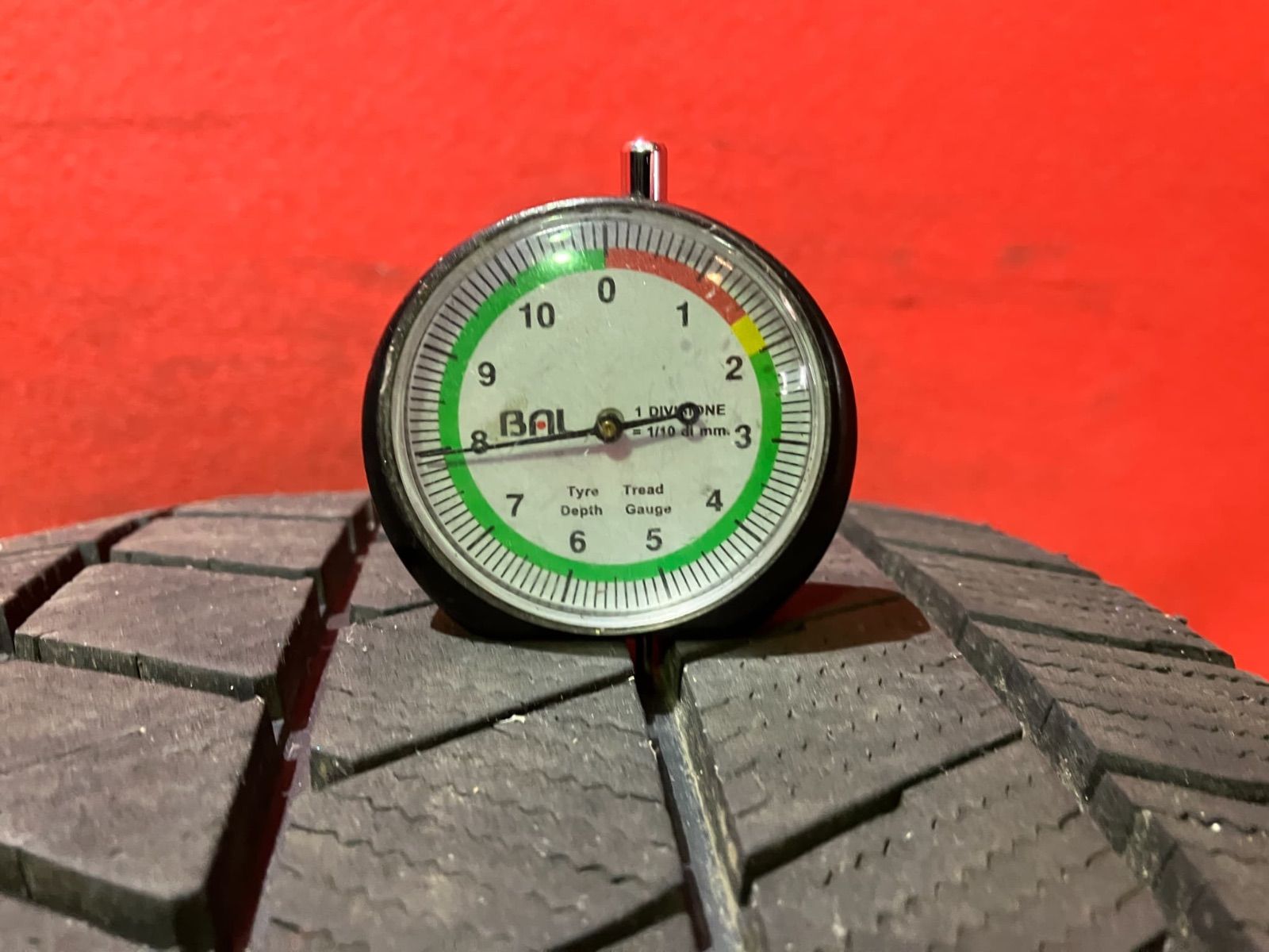 スタッドレスタイヤ 215 55 R 18 VRX 3 4本SET