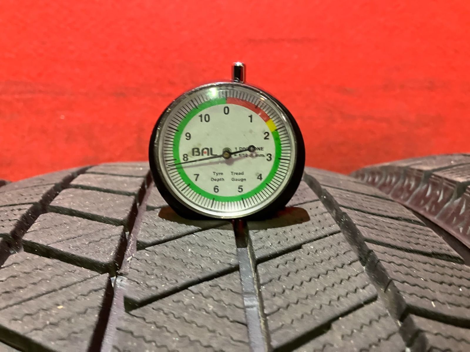 スタッドレスタイヤ 215