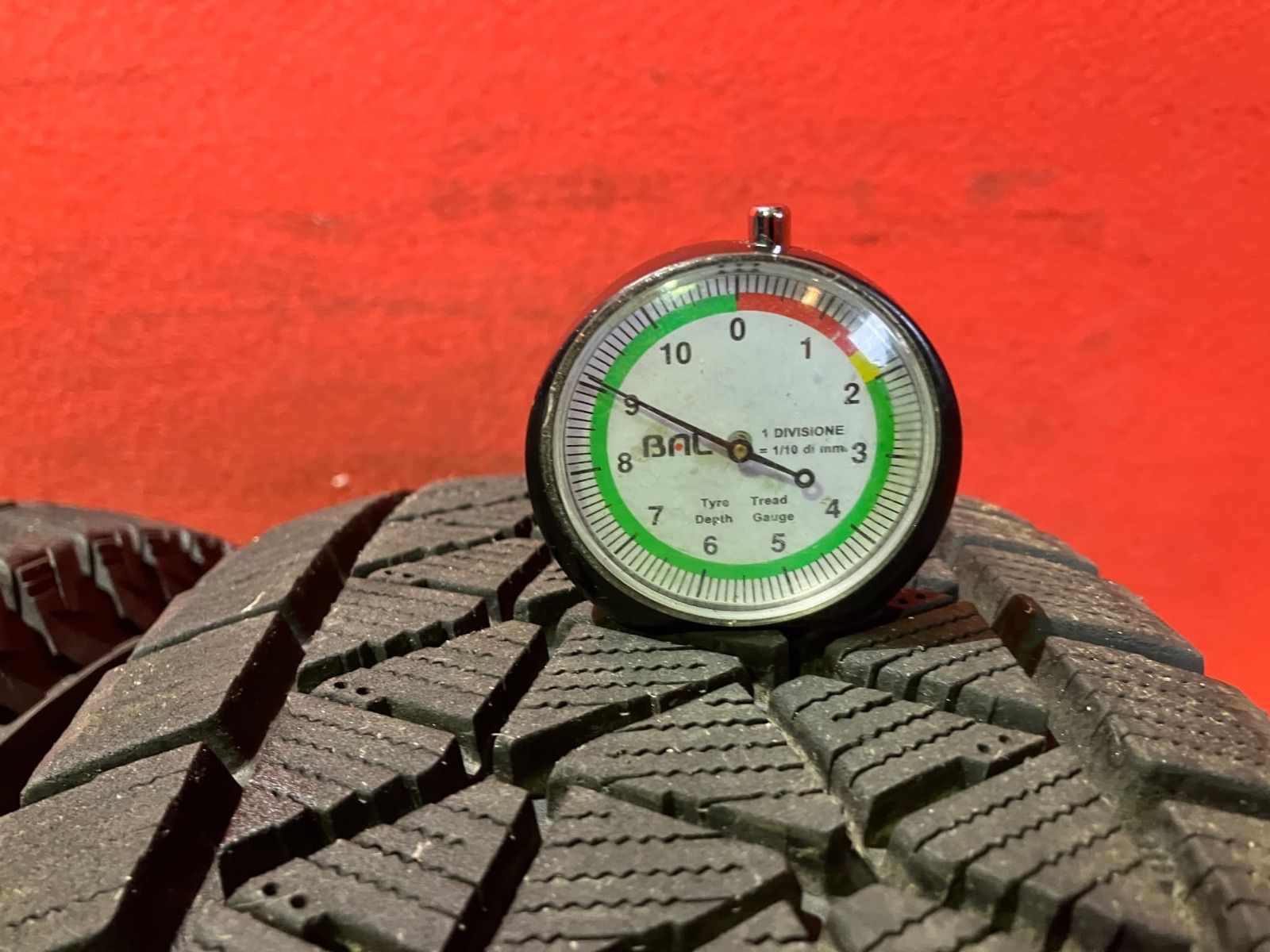 スタッドレスタイヤ 195 80 R 15 DM V 2 4本SET