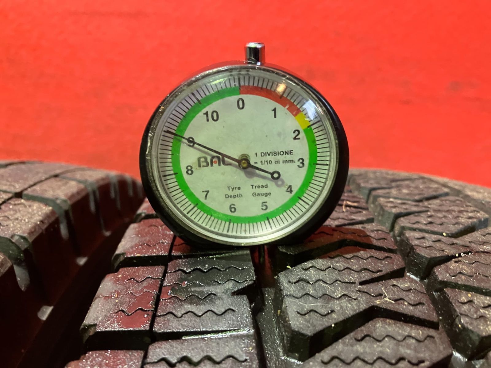 スタッドレスタイヤ 195 80 R 15 107 105 N VL 10 4本SET