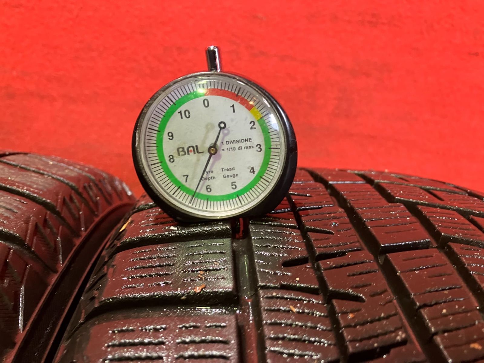 スタッドレスタイヤ 215 45 R 18 IG 60 4本SET