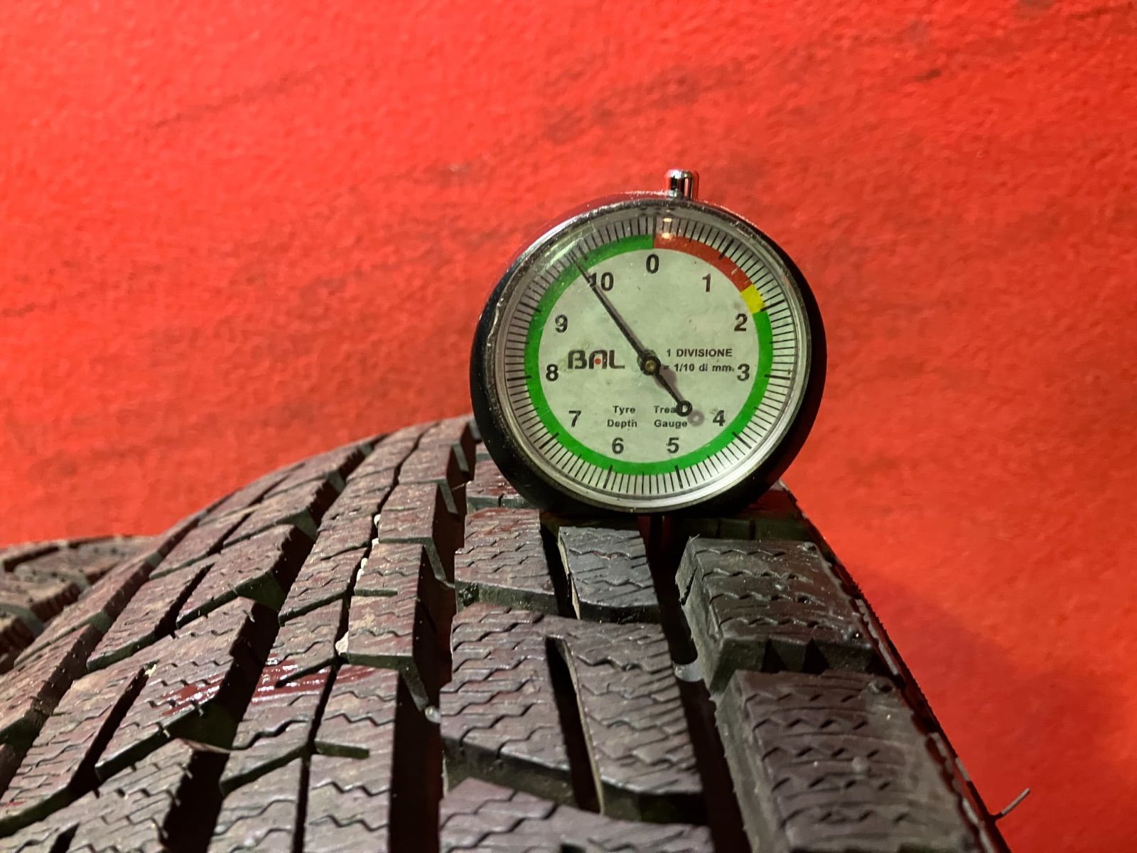 スタッドレスタイヤ 175 80 R 15 DUNLOP SJ 8 4本SET