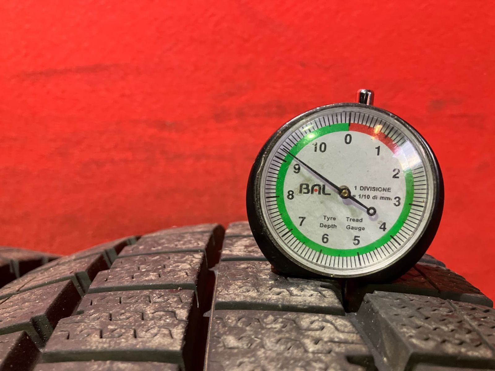 スタッドレスタイヤ 195 80 R 15 107 105 N DUNLOP LV 01 4本SET