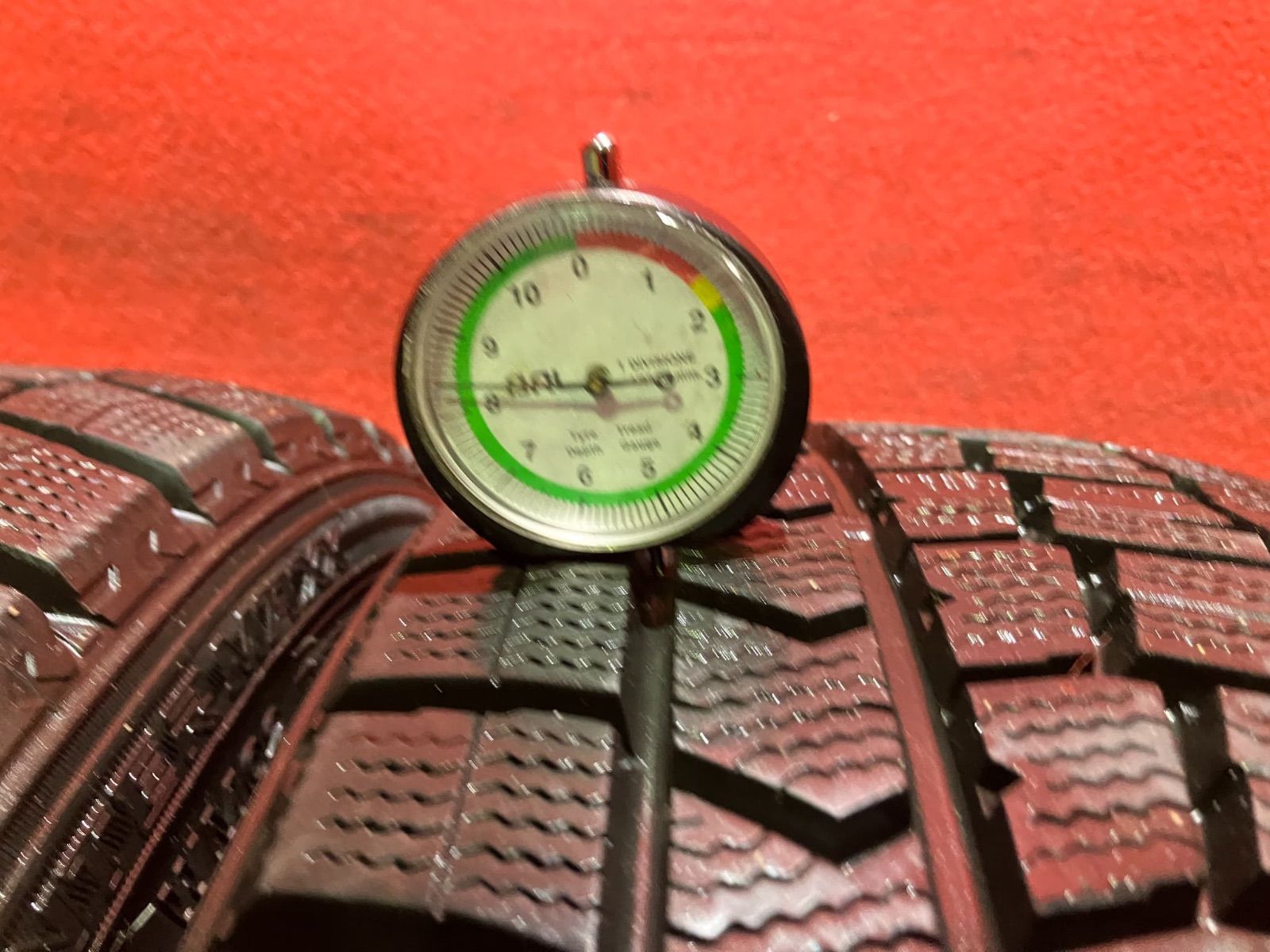 スタッドレスタイヤ