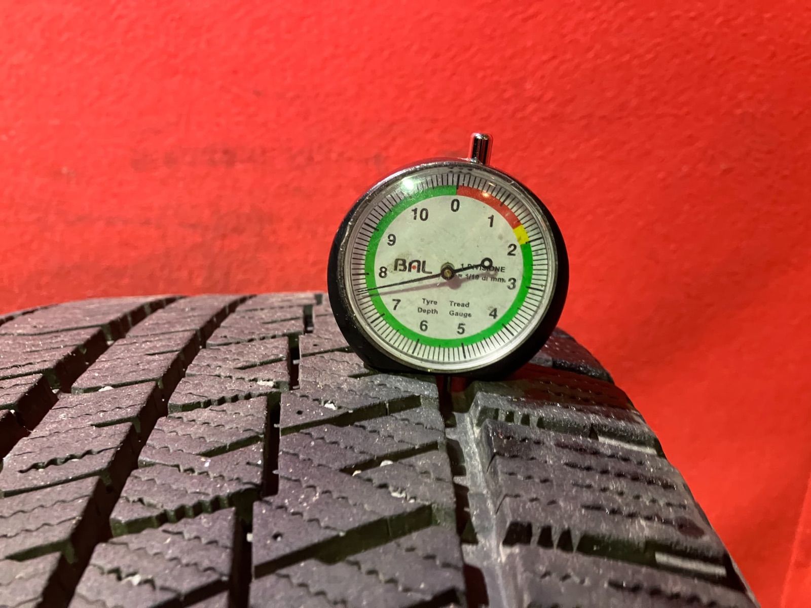 スタッドレスタイヤ 235 50 R 18 BLIZZAK ICE 4本SET