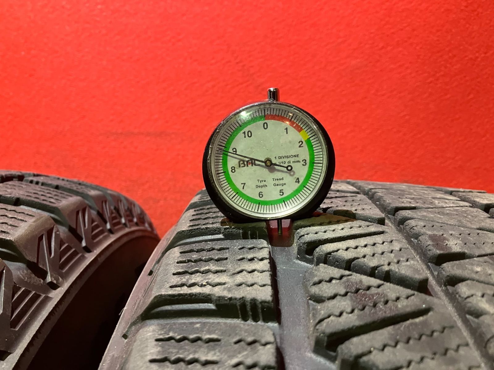 スタッドレスタイヤ 285 60 R 18 DM V 3 4本SET