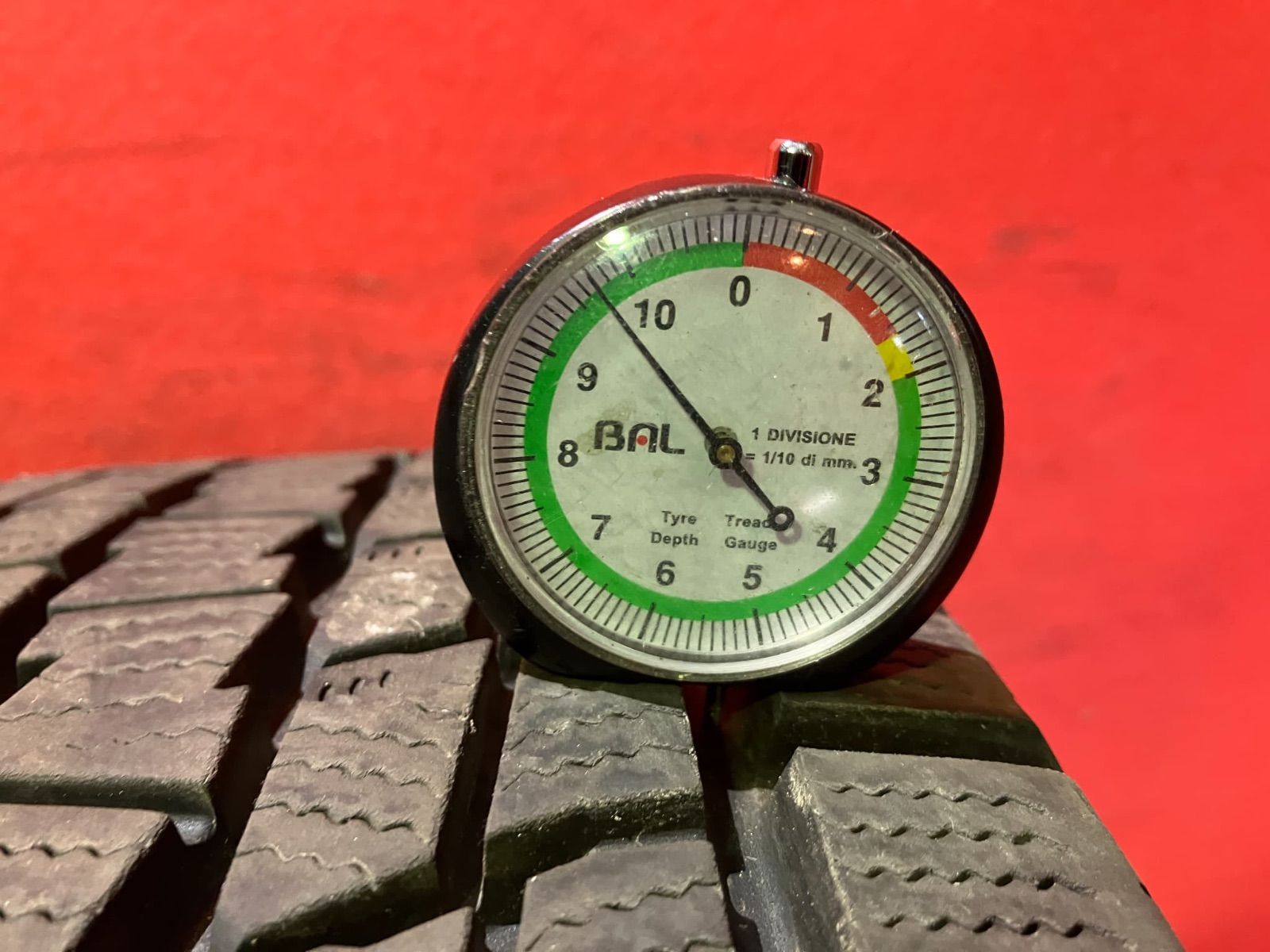 スタッドレスタイヤ 225 55 R 19 ICE NAVI SUV 4本SET