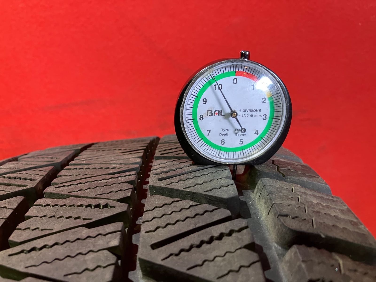 スタッドレスタイヤ 265 70 R 16 DM V 3 4本SET