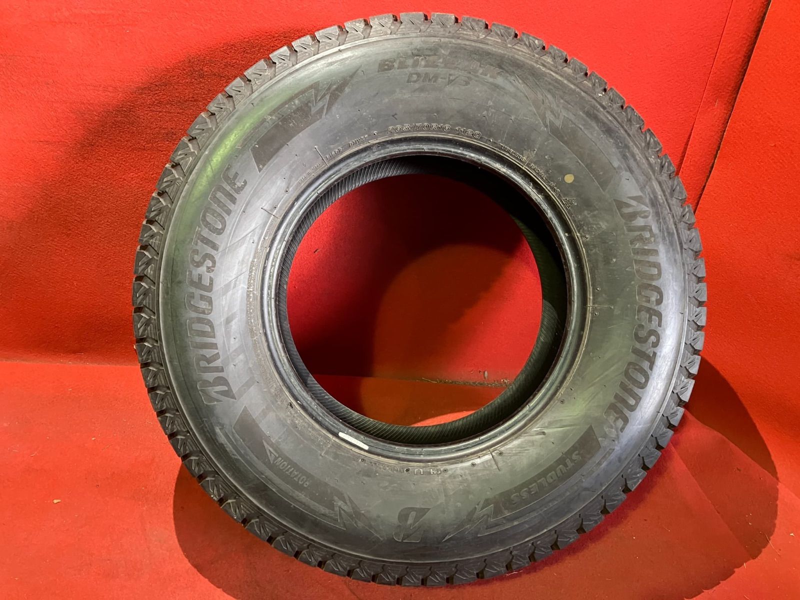 スタッドレスタイヤ 265