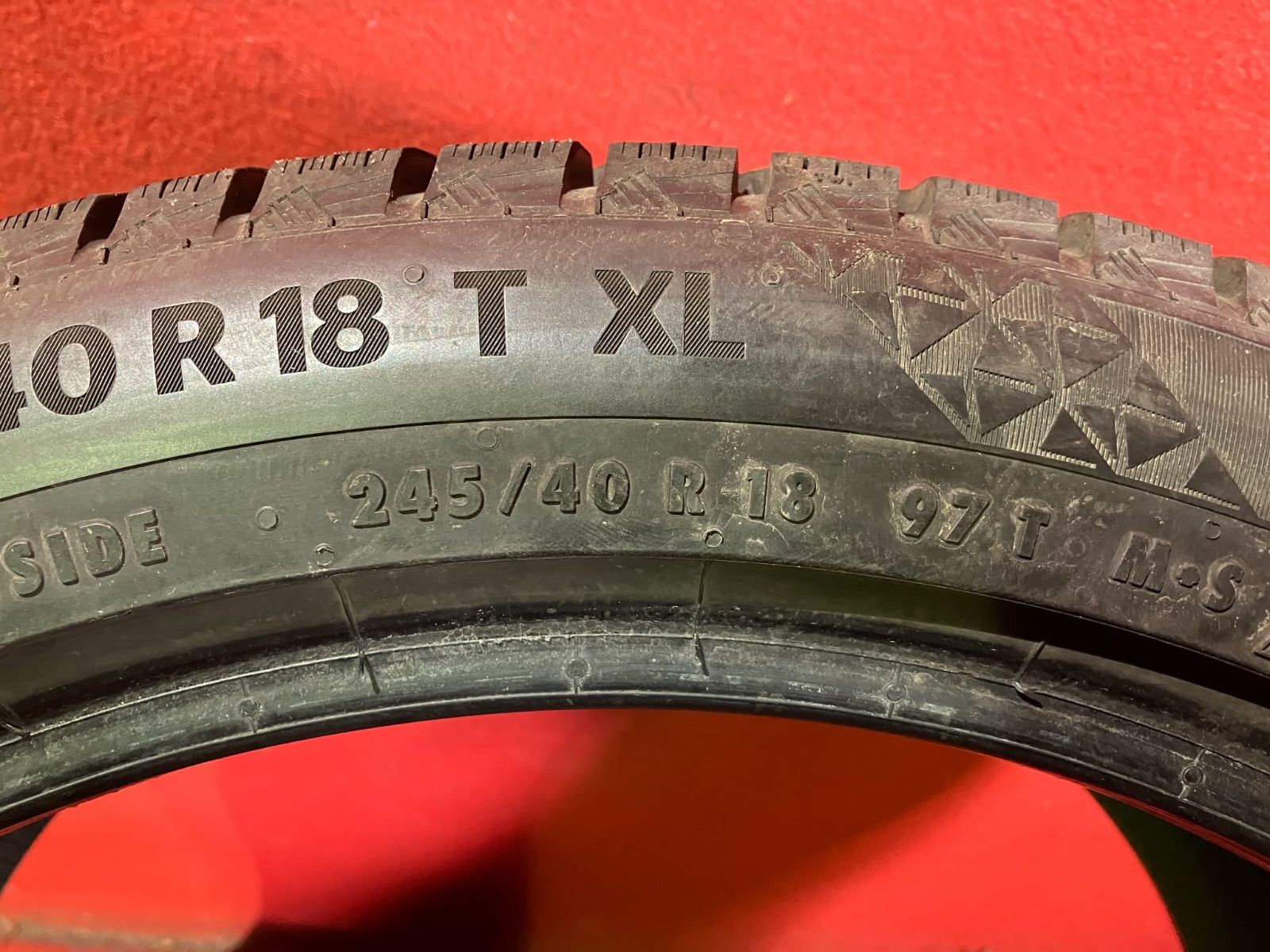 スタッドレスタイヤ 245