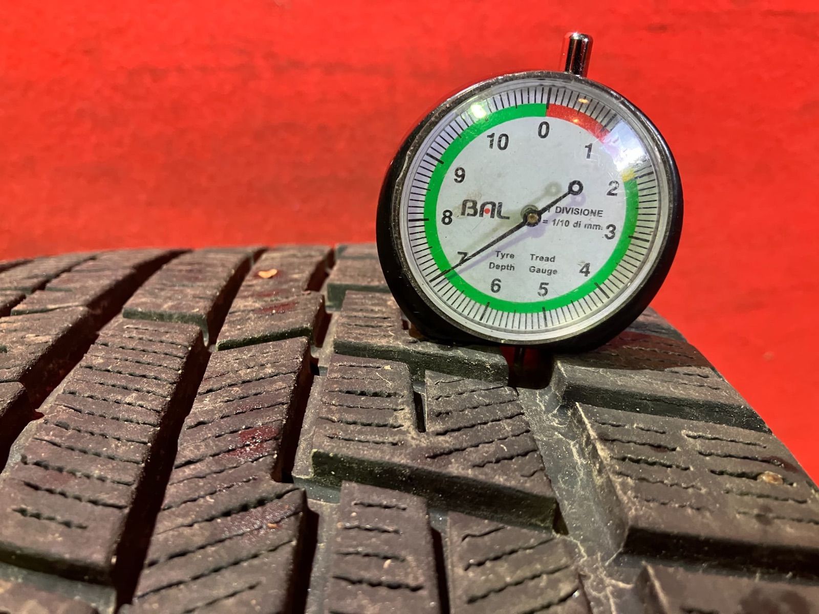 スタッドレスタイヤ 235 40 R 18 IG 60 4本SET