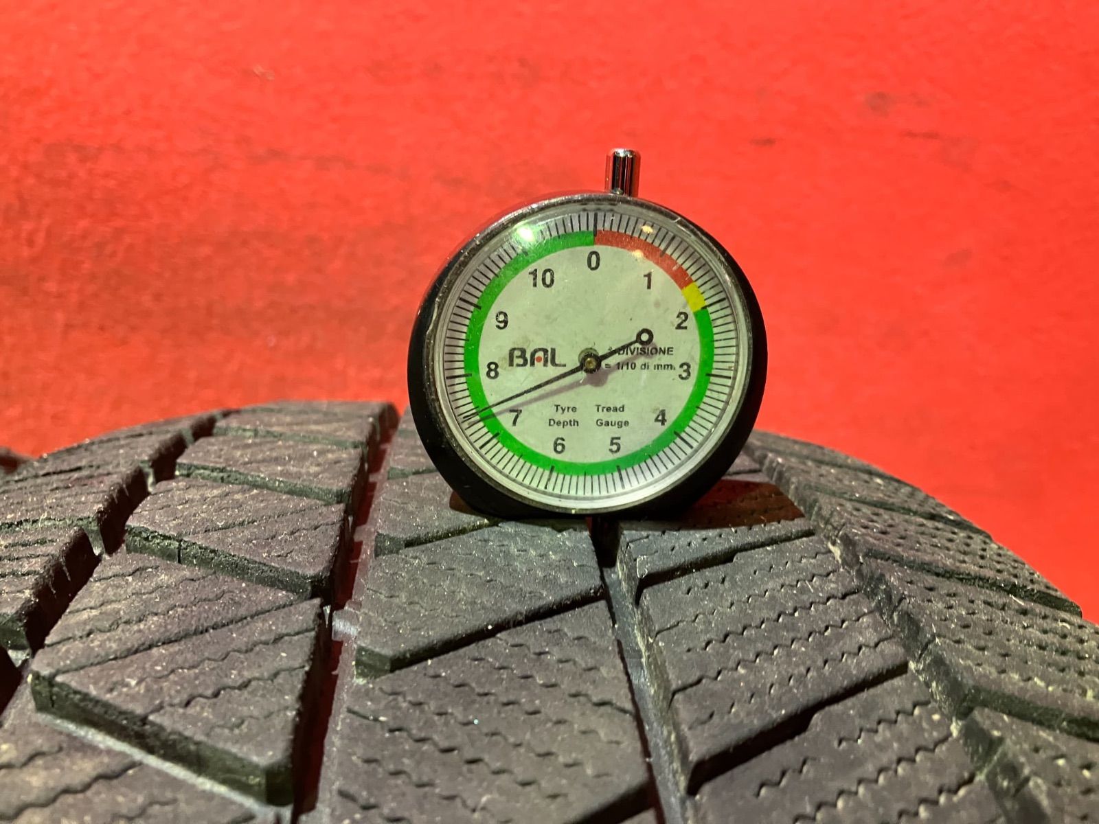 スタッドレスタイヤ 215 50 R 17 VRX 3 4本SET