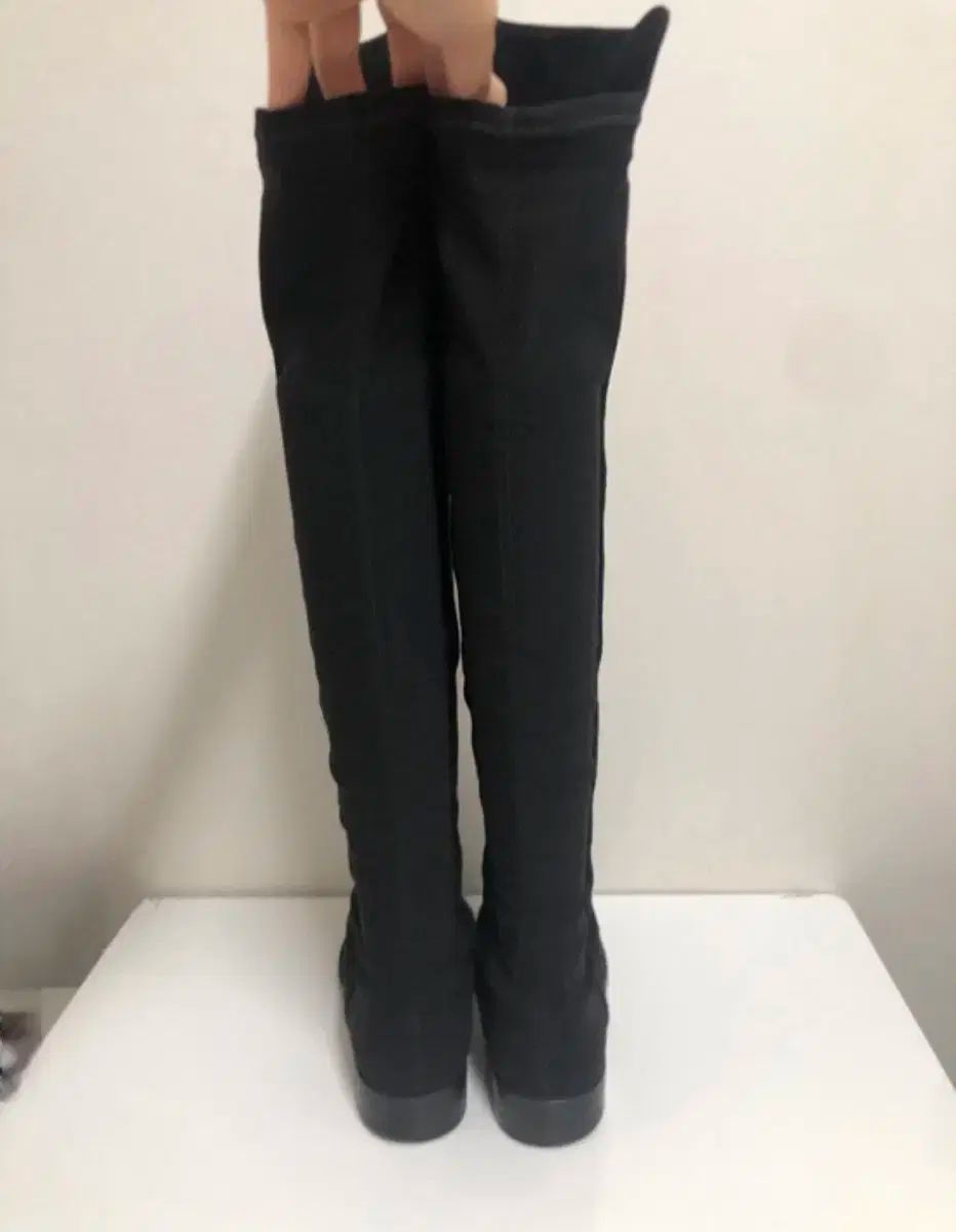 スチュアートワイツマン ニーハイ