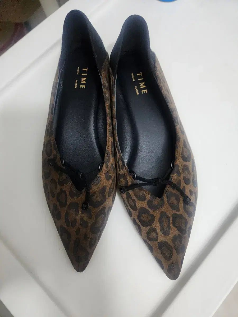 タイム レオパード フラットシューズ 240