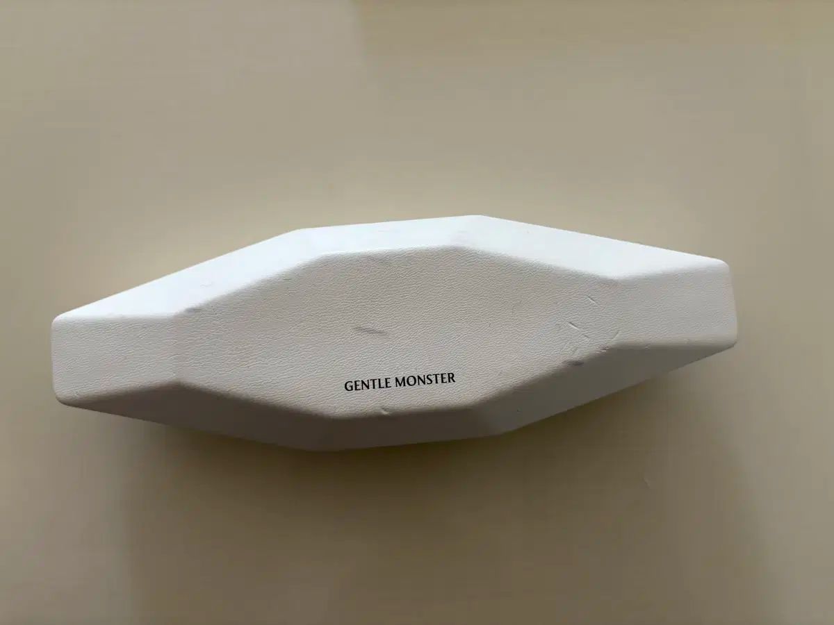 GENTLE MONSTER