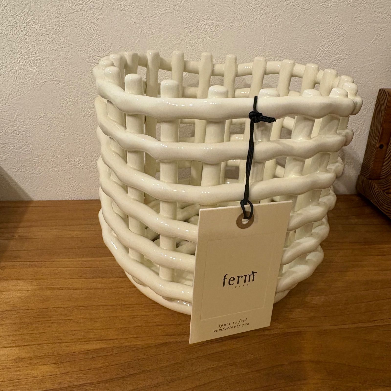 新品未使用 ferm LIVING セラミック/陶器バスケットS - メルカリ