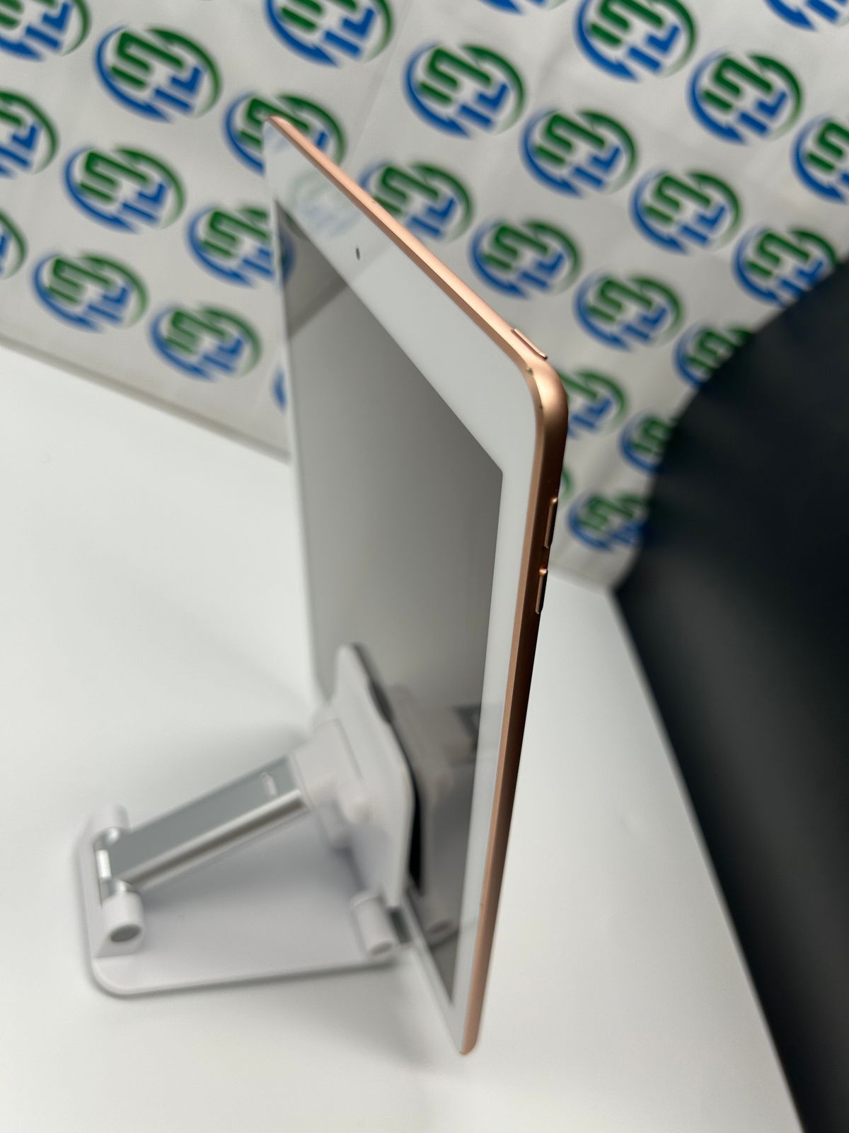 iPad 第6世代 Wi-Fi 32GB ゴールド MRJN2J/A A1893 訳アリ 液晶ヤケ