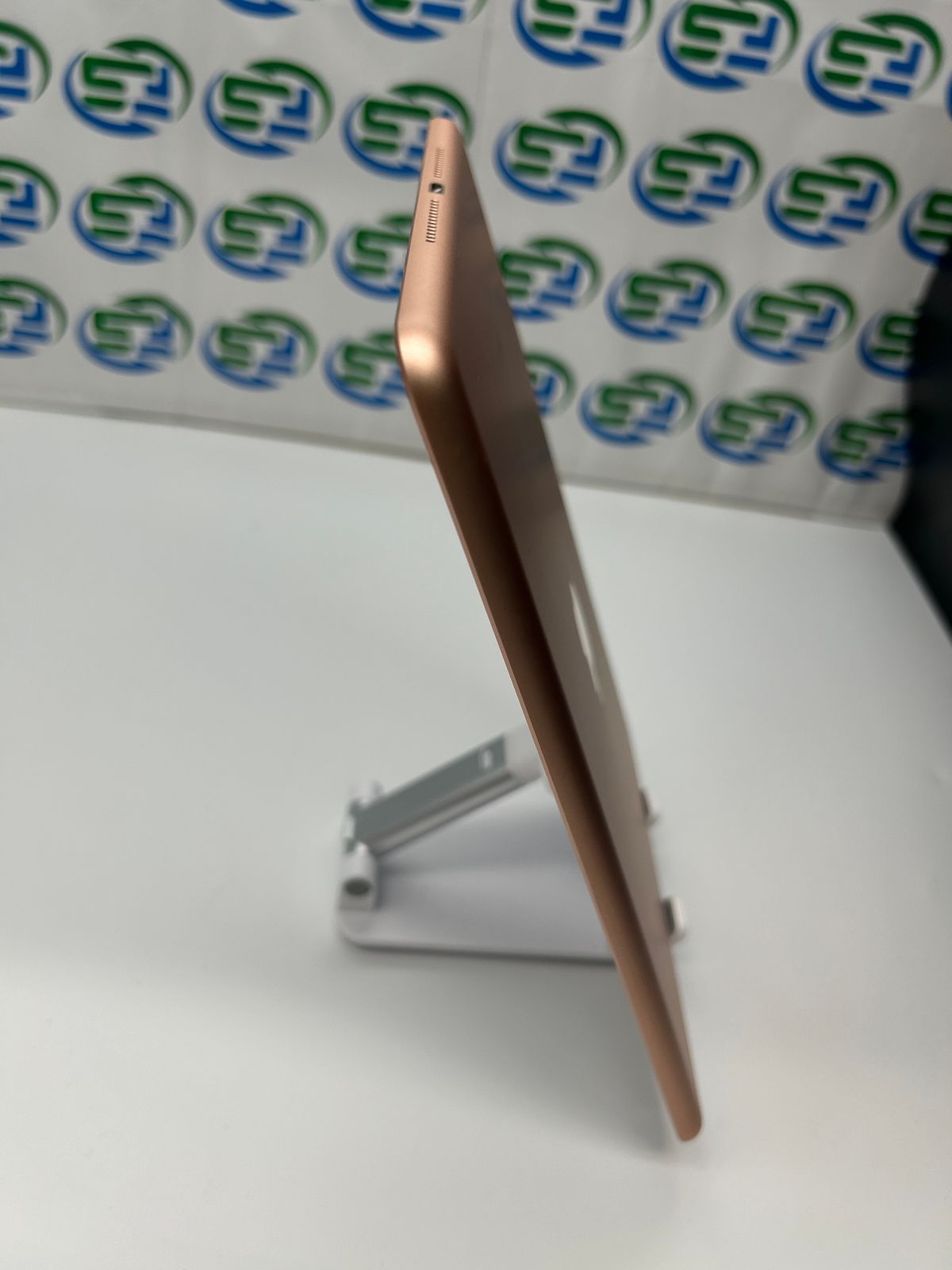 iPad 第6世代 Wi-Fi 32GB ゴールド MRJN2J/A A1893 訳アリ 液晶ヤケ