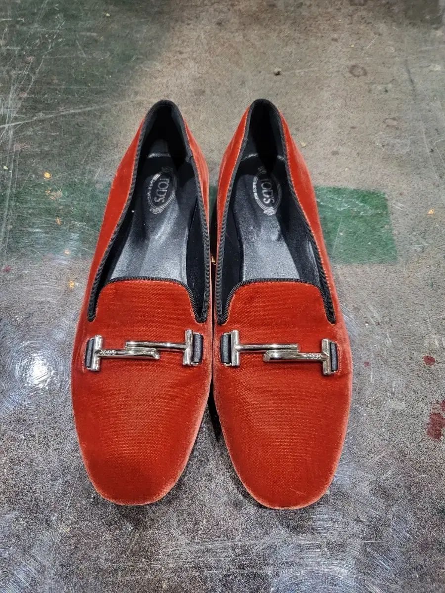 TOD S トッズ ベルベット ローファー レッド レディース シューズ
