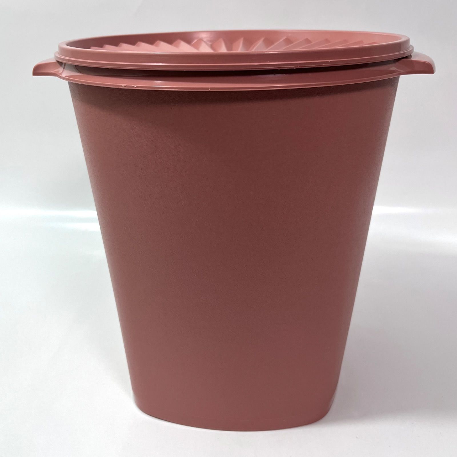 サーモンピンク