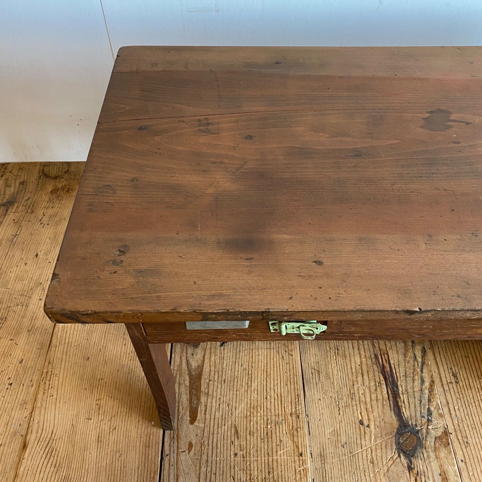 レトロ　アンティーク　木製引き出し付きテーブル アンティーク 引き出し付 明るい木味の平机 ① | REFACTORY antiques