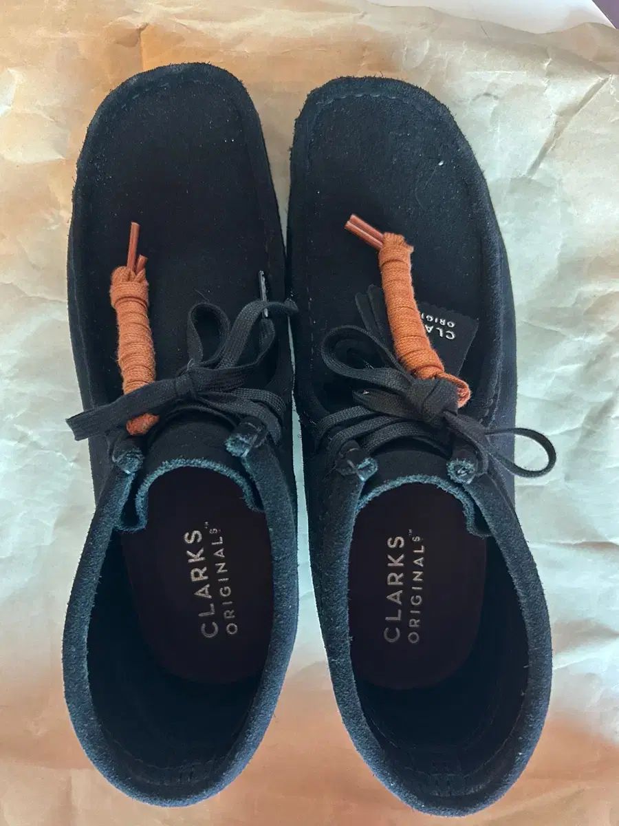 クラークス ブラック スウェード デザート ブーツ 280