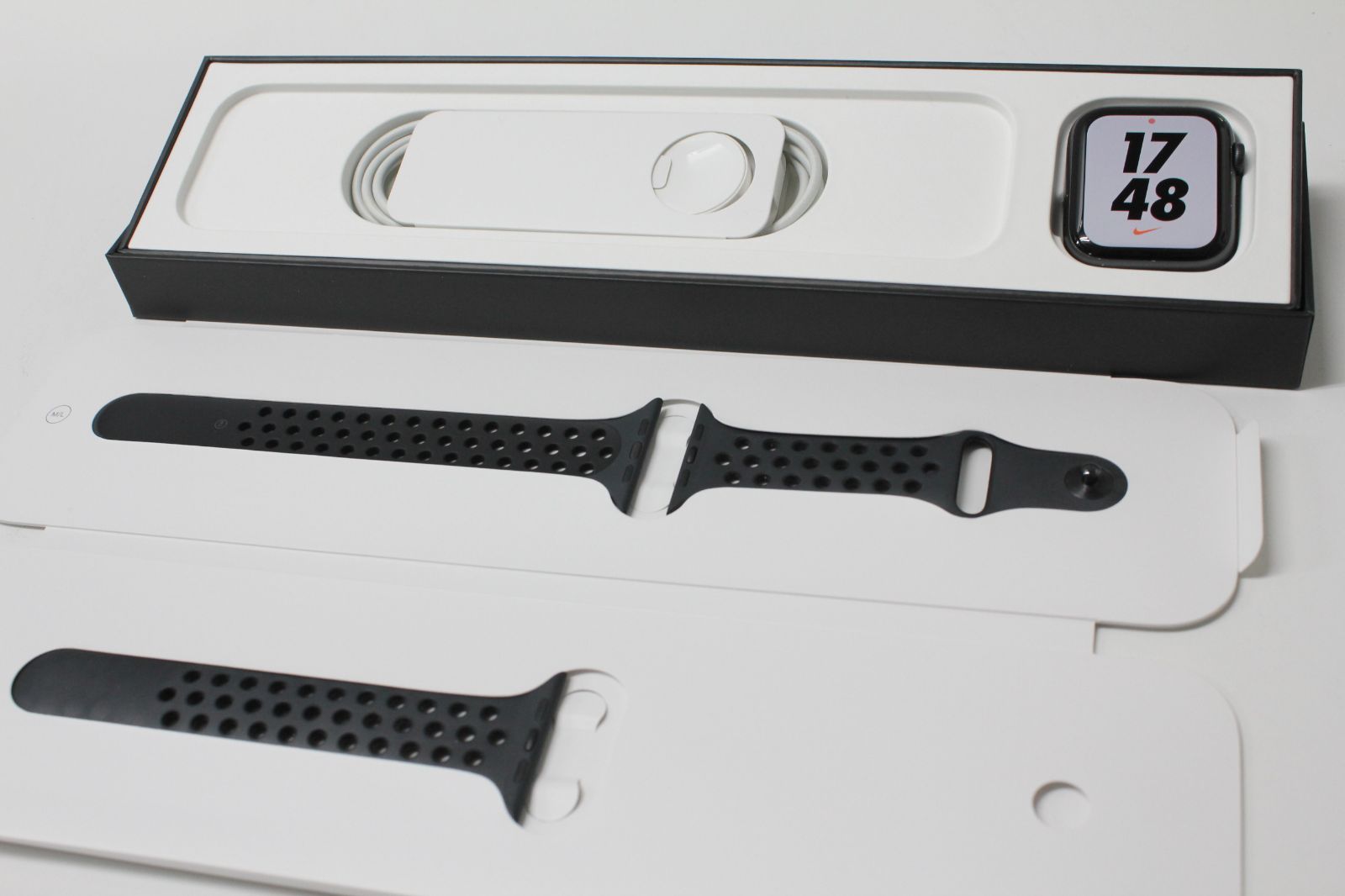 Apple Watch Nike SE 第1世代 GPS 44mm A2352 MYYK2J A