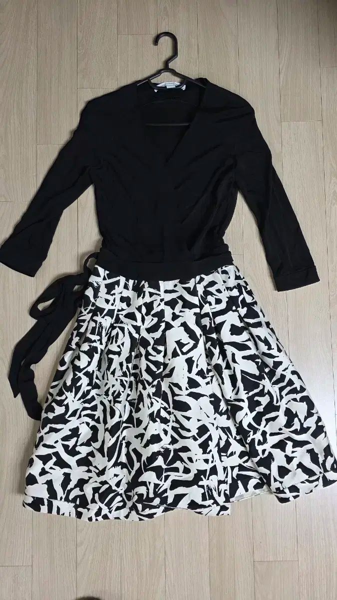 265 DVFダイアンフォン ラップ スタイル ブラック パータン ONE PIECE