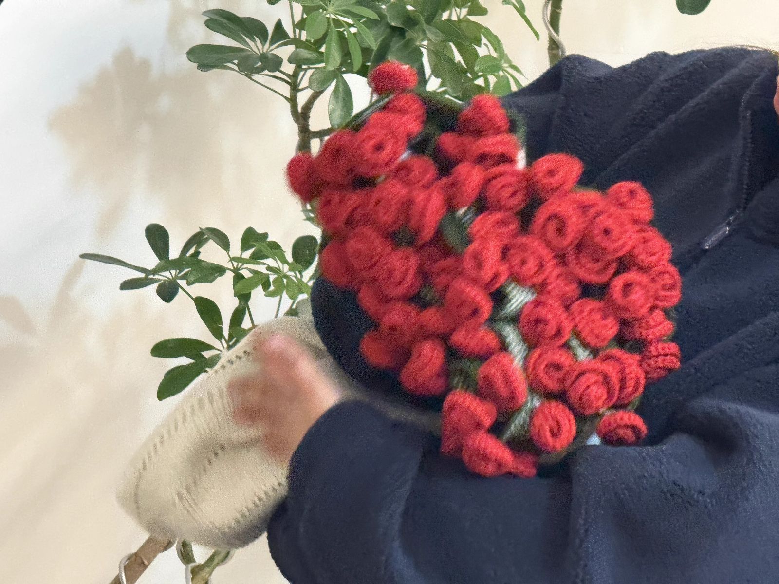 完成品 直径100 cm 花束ブランケット 99本の花 ブーケブランケット マジックフラワー かぎ針編み ニット製 手編みフラワーデザイン 雰囲気 インテリア 部屋飾り プレゼント ギフト 恋人 選択