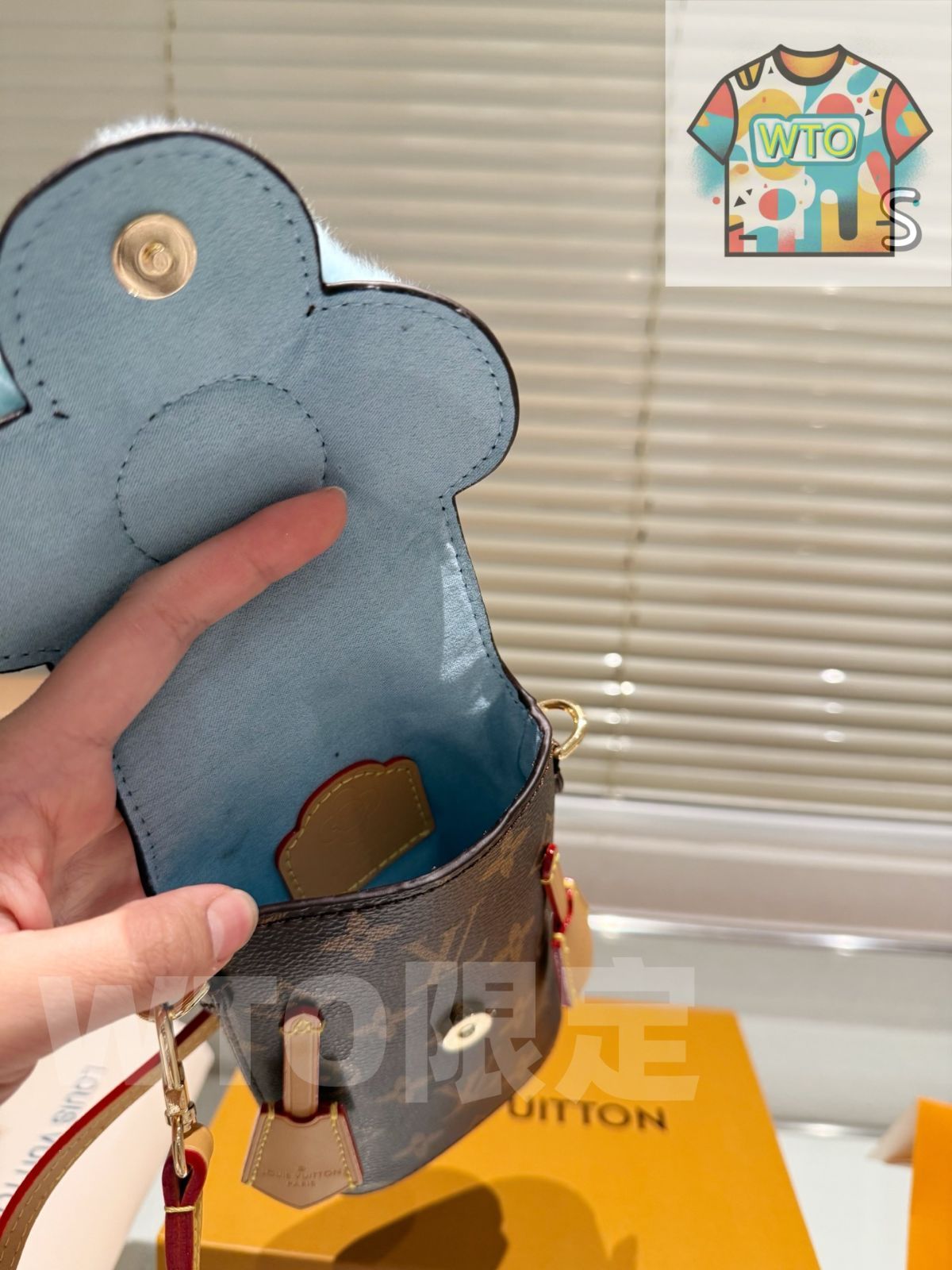 今日 LV ルイヴィトン クリスマス Vivian スマートフォンポーチ 15×10cm