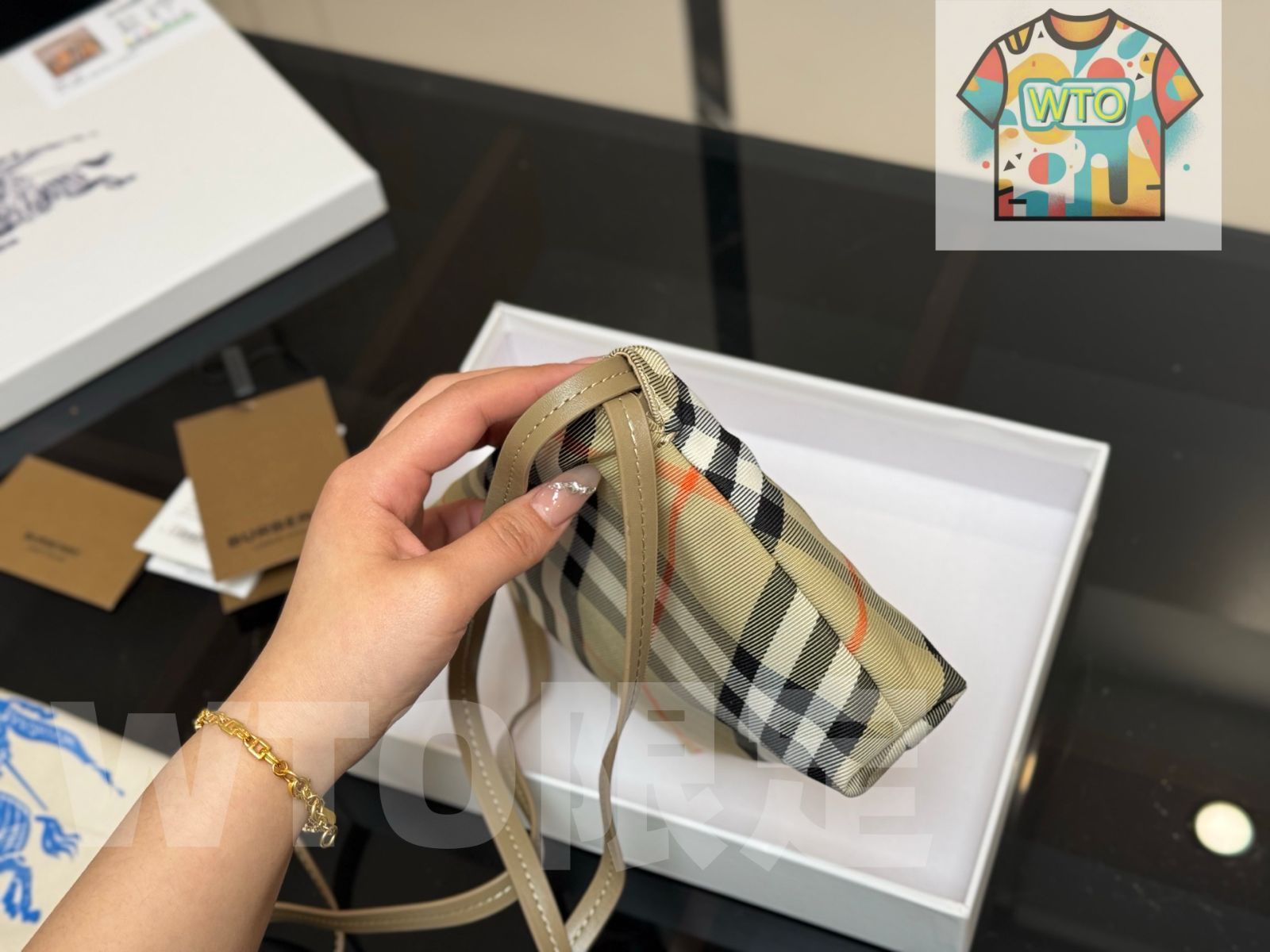 専門店ならではの品揃え！ 今日 Burberry バーバリー クラウドバッグ トレンチ風ナイロン 22×15cm