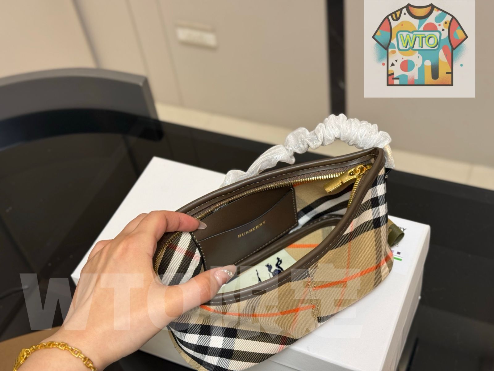 トレンチ風ナイロン 20×9cm