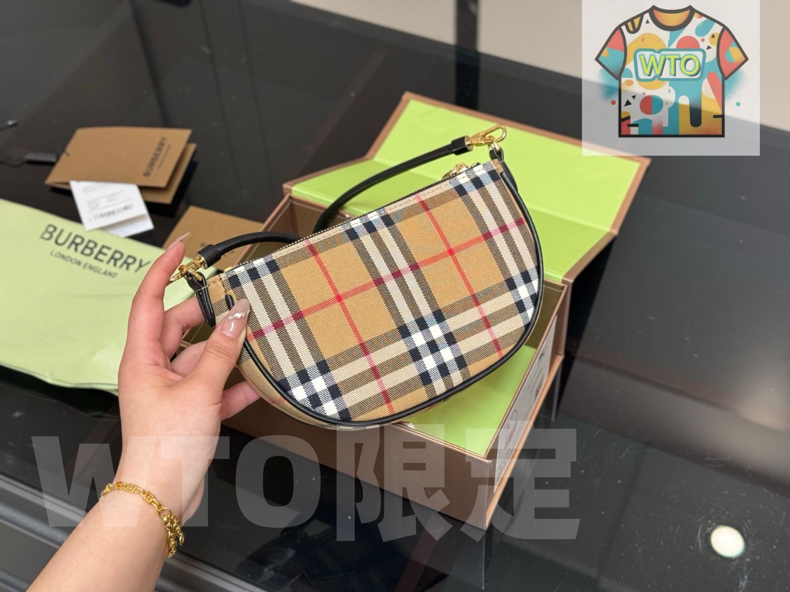 アームポーチ トレンチ風ナイロン