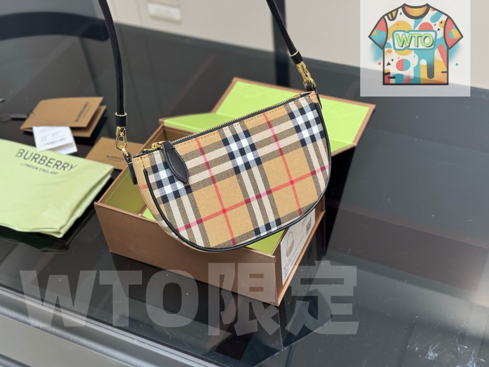 今日 Burberry バーバリー アームポーチ トレンチ風ナイロン 21×12cm