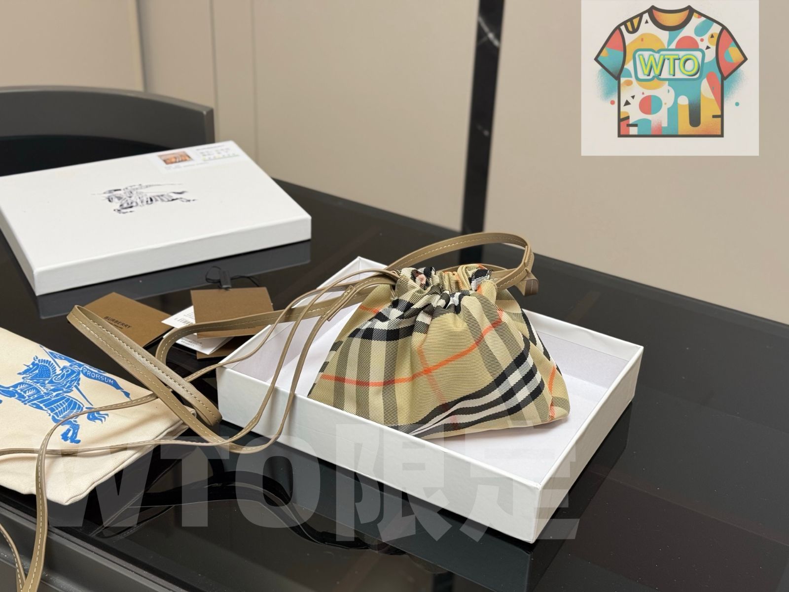 今日 Burberry バーバリー クラウドバッグ トレンチ風ナイロン 22×15cm