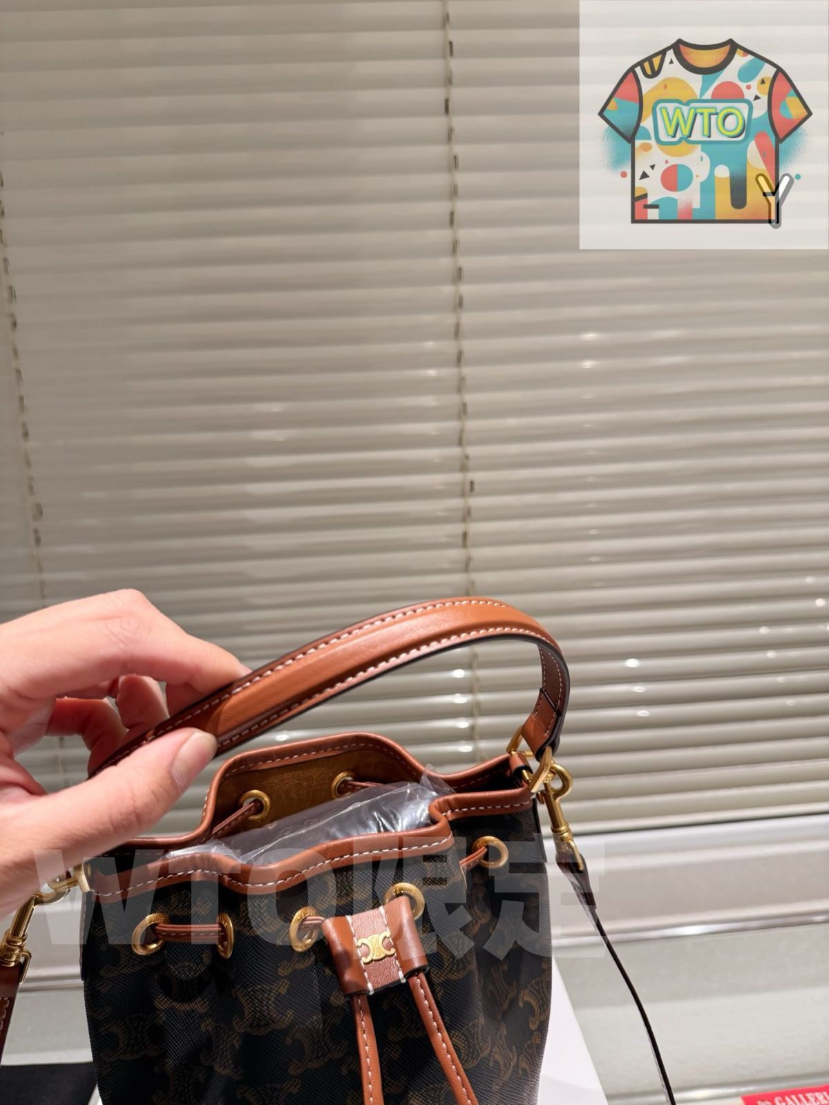 今日 CELINE Teen Clara スモール ドローストリング バケットバッグ