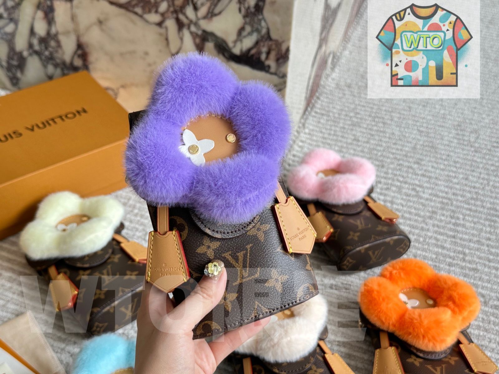 今日 LV 2025 クリスマス リミテッド ヴィヴィアン スマホバッグ ベルベット 15×10cm