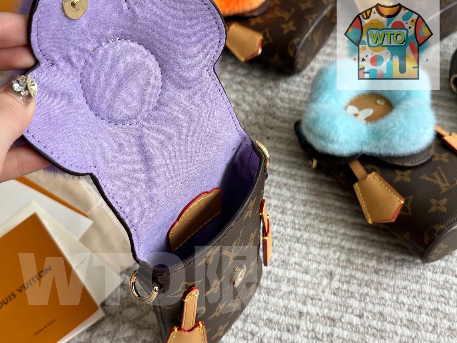 今日 LV 2025 クリスマス リミテッド ヴィヴィアン スマホバッグ ベルベット 15×10cm