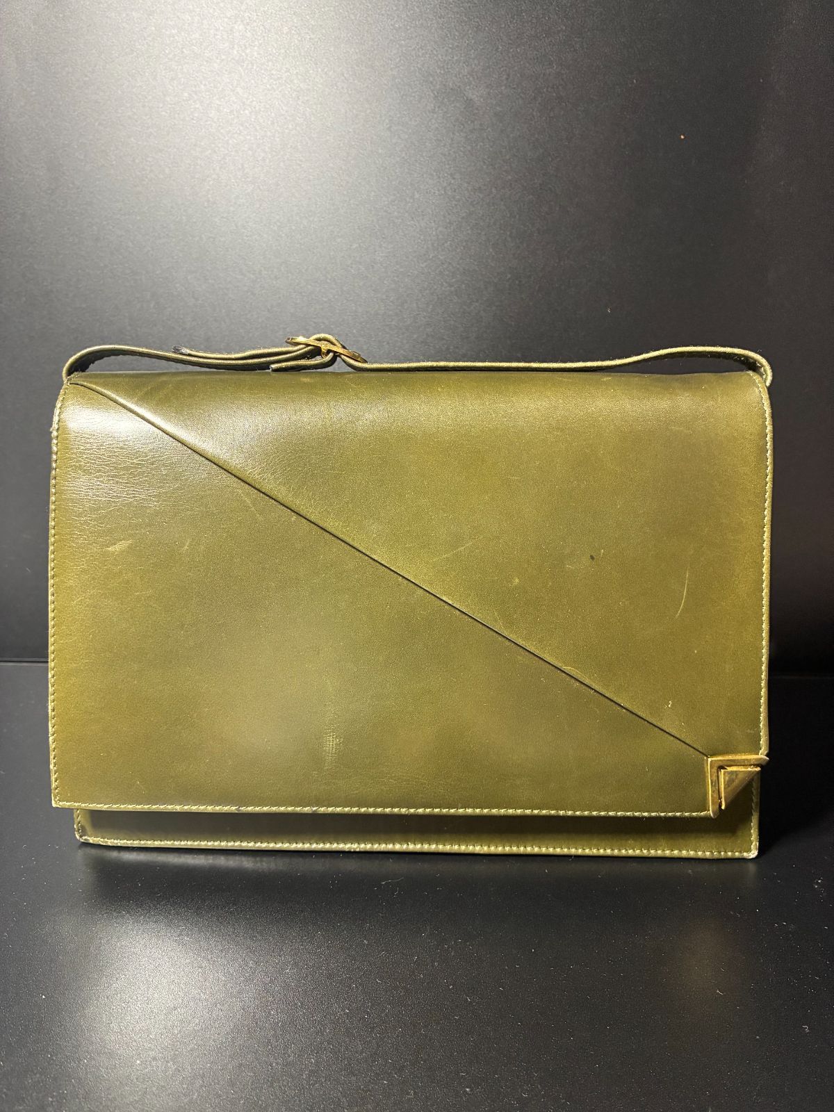 サルヴァトーレフェラガモ ショルダーバッグ B25103460