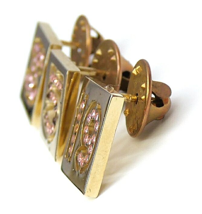 CHANEL ピンバッジ